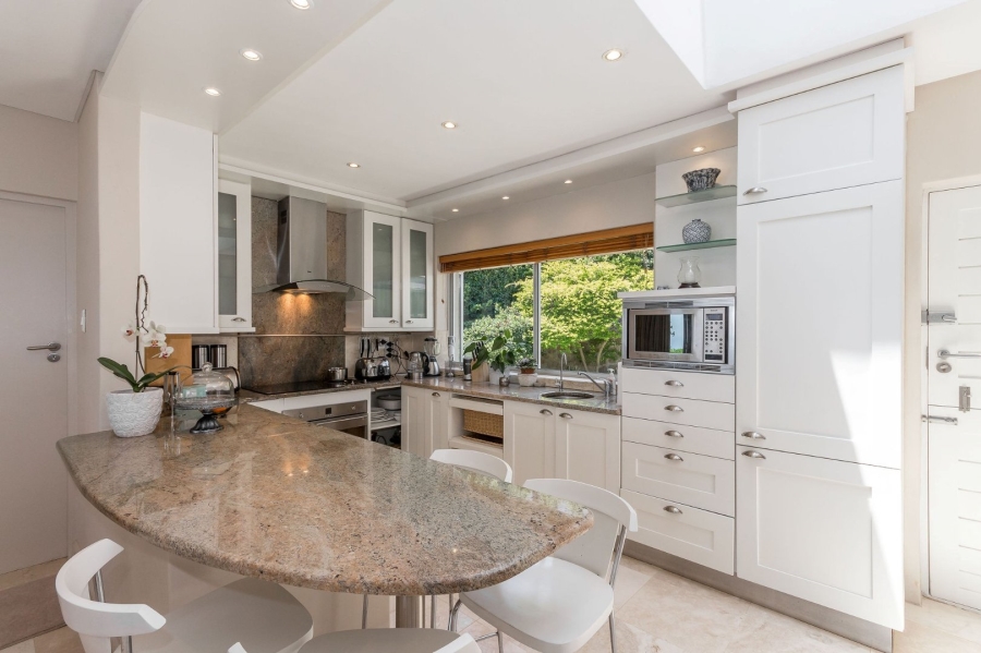 To Let 4 Bedroom Property for Rent in Camps Bay Western Cape